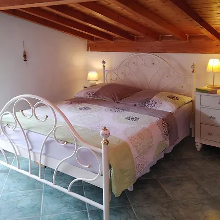 Holiday home Casa Oreggi Tavole